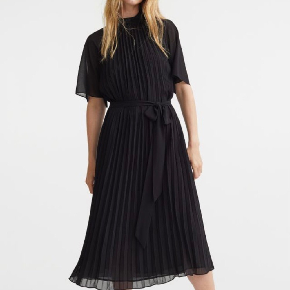 🎂 LIKE NEW H&M black pleated tie belt dress chiffon maxi XL 🎂